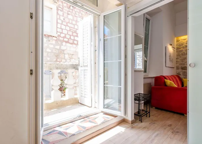 Midtown - One Bedroom With View Apartament